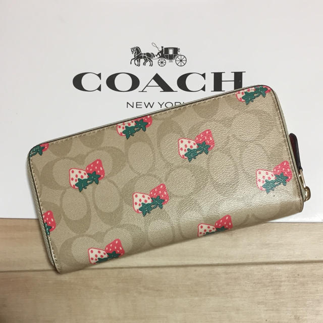 のコーチア COACH コーチ 長財布 シグネチャー いちご柄 苺 ホワイト
