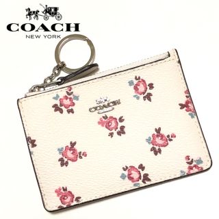 コーチ(COACH)の【新品】COACH 花柄　キーチェーン付　IDケース　パスケース　小物入れ(名刺入れ/定期入れ)