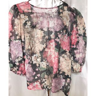 エイチアンドエム(H&M)のH&M パフスリーブ　花柄シースルートップス(カットソー(長袖/七分))