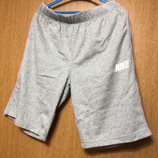 ナイキ(NIKE)のNIKE ナイキ　ショートパンツ　XL　グレー　新品　タグ付き(ショートパンツ)