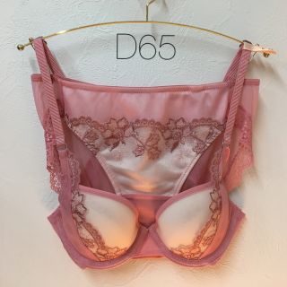 アモスタイル(AMO'S STYLE)の【新品】D65 トリンプ アモスタイル ブラ&ショーツセット(ブラ&ショーツセット)