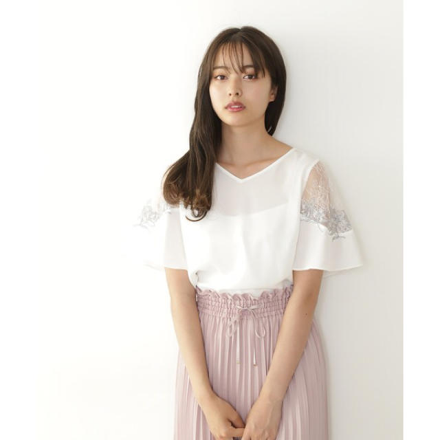 JILL by JILLSTUART(ジルバイジルスチュアート)のJILL by JILLSTUART 刺繍フレアスリーブ レディースのトップス(Tシャツ(半袖/袖なし))の商品写真