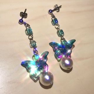 ピアス　バタフライ　オーロラ　レインボー　ハンドメイド　ブルー　パール　シルバー(ピアス)