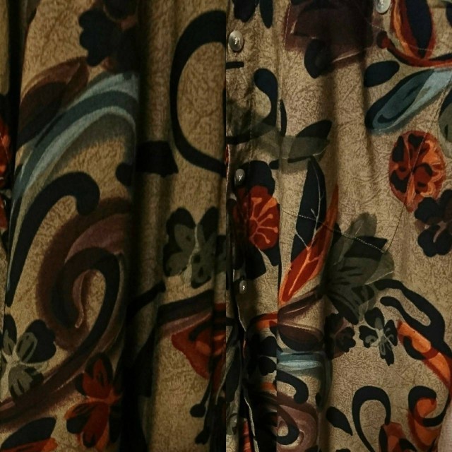 Santa Monica(サンタモニカ)のアート古着　スーパービックシルエット　アートなボタニカル柄レーヨン素材半袖シャツ メンズのトップス(シャツ)の商品写真