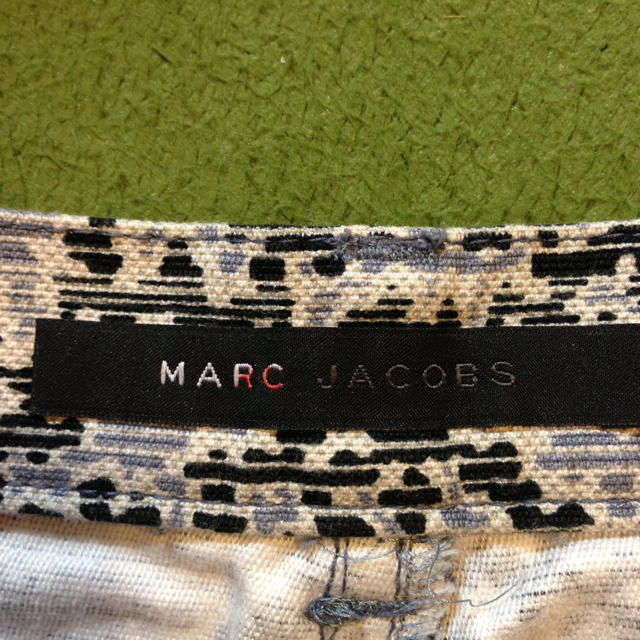 MARC JACOBS(マークジェイコブス)のマークジェイコブズ、迷彩スカート レディースのスカート(ミニスカート)の商品写真