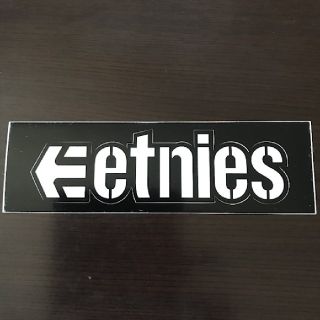 エトニーズ(etnies)の(縦6cm横20cm)Etnies ステッカー(スケートボード)