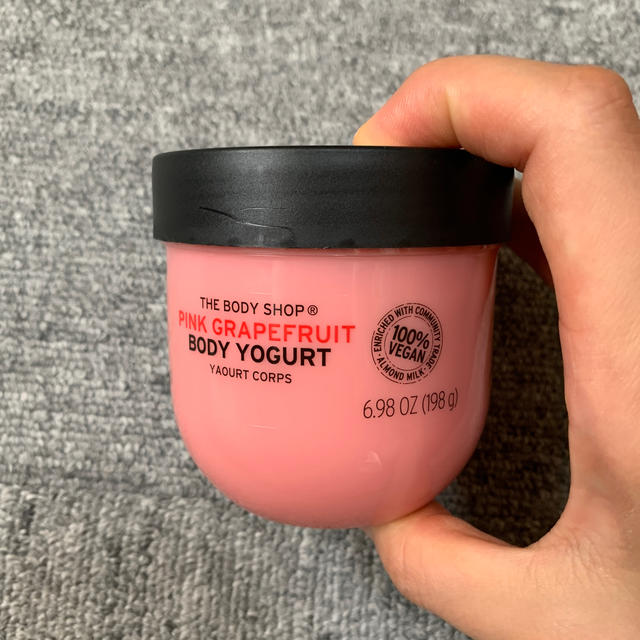 THE BODY SHOP(ザボディショップ)のボディショップ　新品　ボディヨーグルト　ピンクグレープフルーツ コスメ/美容のボディケア(ボディクリーム)の商品写真