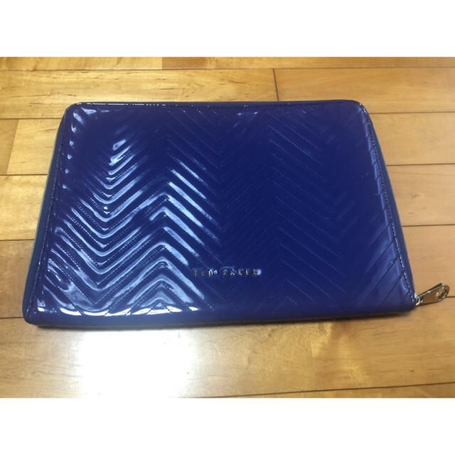 TED BAKER(テッドベイカー)のテッドベーカー　内側仕切りありPC薄ケース スマホ/家電/カメラのPC/タブレット(その他)の商品写真