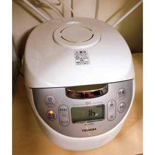 トウシバ(東芝)のTOSHIBA RC-10HH(W) 炊飯器 5.5炊き 家電(炊飯器)
