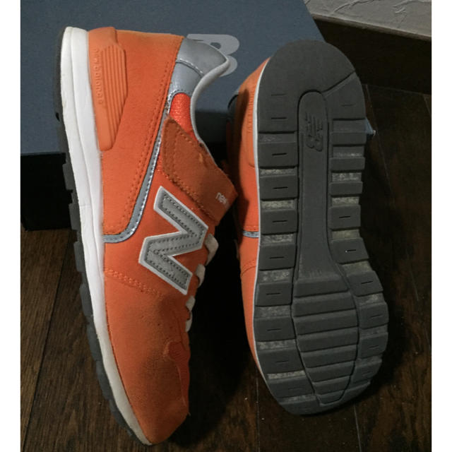 New Balance(ニューバランス)のキッズスニーカー   ニューバランス   24cm・中古品 キッズ/ベビー/マタニティのキッズ靴/シューズ(15cm~)(スニーカー)の商品写真