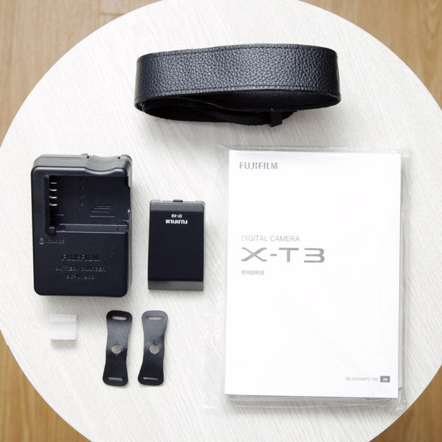 富士フイルム(フジフイルム)の【美品】X-T3 ボディ [ブラック] FUJIFILM 【保証書有】 スマホ/家電/カメラのカメラ(デジタル一眼)の商品写真