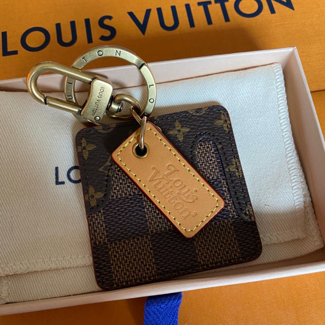 LOUIS VUITTON(ルイヴィトン)のLOUIS VUITTON x NIGO ® ポルト クレ・ダミエ モノグラム メンズのファッション小物(キーホルダー)の商品写真