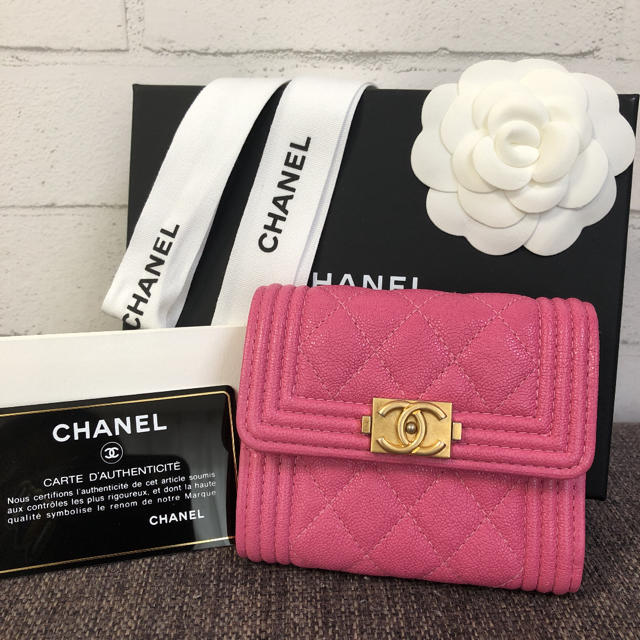 2019 CHANEL シャネル 折り財布　新品未使用！