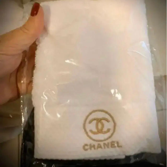 CHANEL(シャネル)のシャネル　ノベルティ　フェイスタオル2枚セット インテリア/住まい/日用品の日用品/生活雑貨/旅行(タオル/バス用品)の商品写真