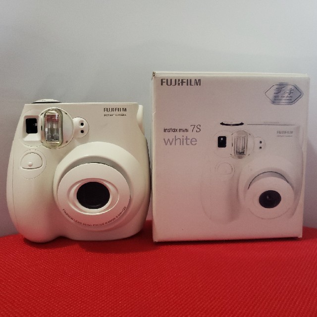 富士フイルム(フジフイルム)のチェキ instax mini 7S ホワイト富士フィルム　中古 スマホ/家電/カメラのカメラ(フィルムカメラ)の商品写真