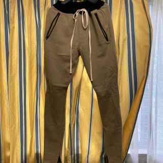 フィアオブゴッド(FEAR OF GOD)のfog ESSENTIALS ロングパンツ(ワークパンツ/カーゴパンツ)