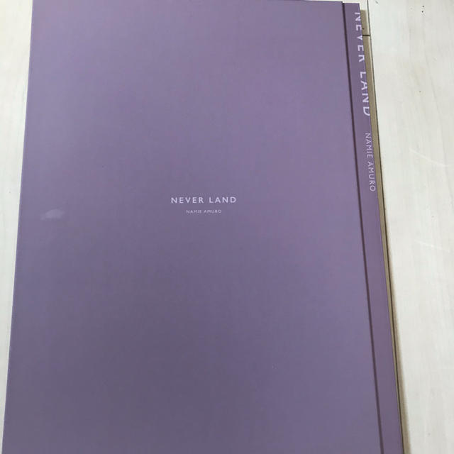 安室奈美恵　finally ツアーパンフレット エンタメ/ホビーのタレントグッズ(ミュージシャン)の商品写真