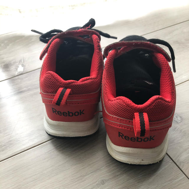 Reebok(リーボック)のReebok  スニーカー　18cm キッズ/ベビー/マタニティのキッズ靴/シューズ(15cm~)(スニーカー)の商品写真