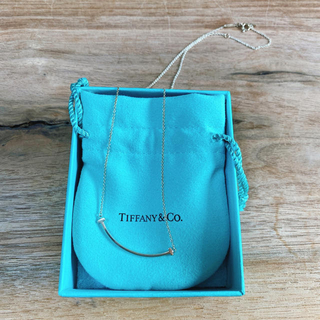 ティファニー(Tiffany & Co.)の【専用】TIFFANY 日本未発売シルバー T スマイル ネックレス(ネックレス)