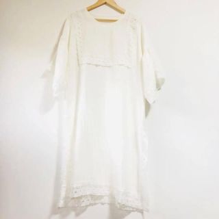 ザラ(ZARA)のホワイト刺繍レースが可愛い(๑˃̵ᴗ˂̵)✨‼️スリット入り❤️ロングワンピース(ロングワンピース/マキシワンピース)