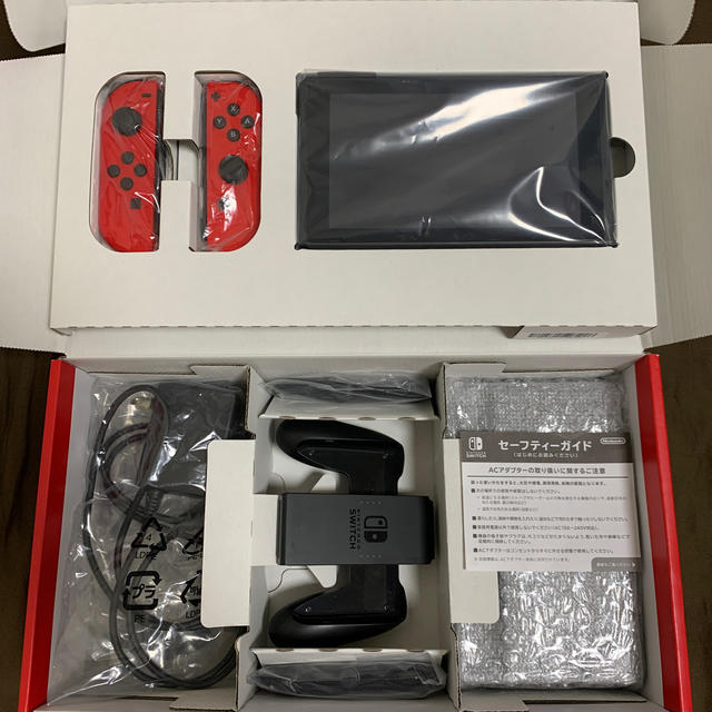 Nintendo Switch(ニンテンドースイッチ)の【超美品】Nintendo Switch コントローラー赤赤 エンタメ/ホビーのゲームソフト/ゲーム機本体(家庭用ゲーム機本体)の商品写真