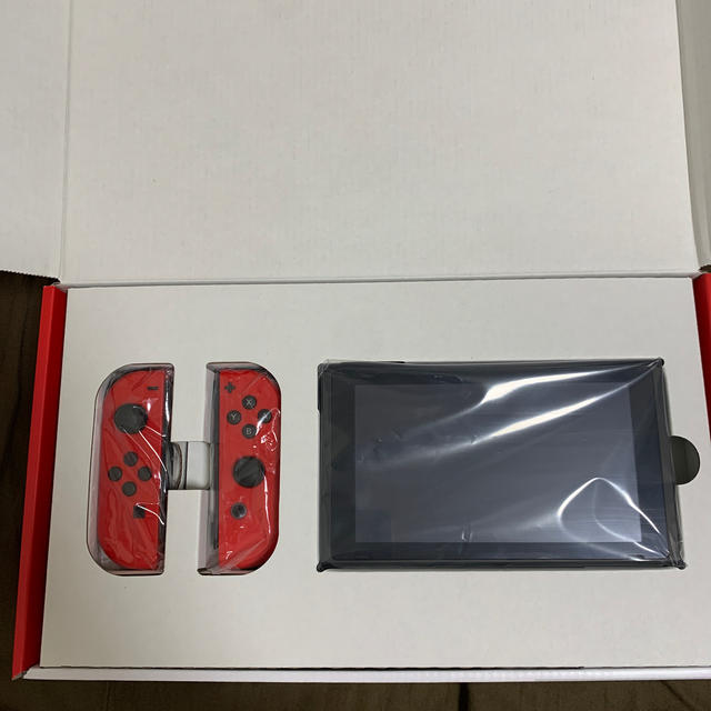 Nintendo Switch(ニンテンドースイッチ)の【超美品】Nintendo Switch コントローラー赤赤 エンタメ/ホビーのゲームソフト/ゲーム機本体(家庭用ゲーム機本体)の商品写真