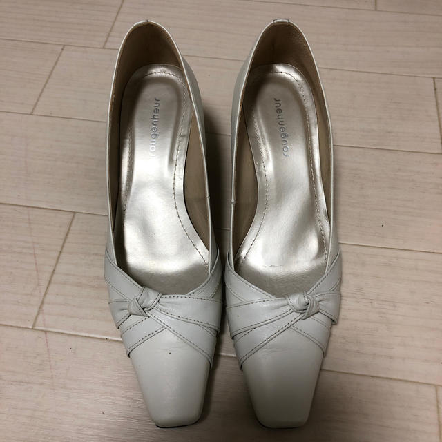 白　パンプス　24.5 レディースの靴/シューズ(ハイヒール/パンプス)の商品写真