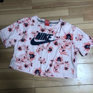 ナイキ(NIKE)のNIKE ショート丈　Tシャツ(Tシャツ(半袖/袖なし))