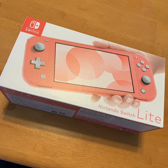 Nintendo Switch LITE 任天堂スイッチ　ライト　本体　コーラル