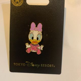 ディズニー(Disney)のデイジーピンバッジ(キャラクターグッズ)