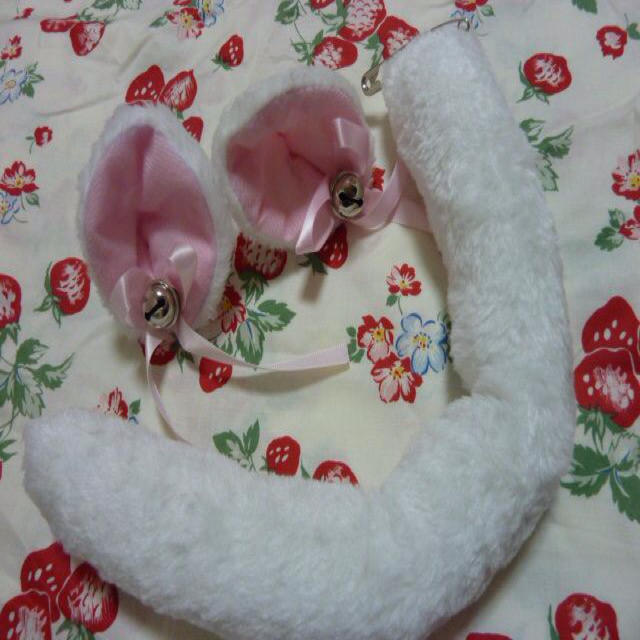 白猫ちゃん🐱 猫耳しっぽ2点セット レディースのヘアアクセサリー(ヘアピン)の商品写真