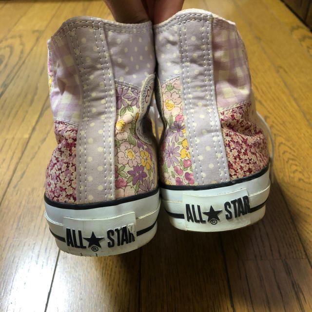 CONVERSE(コンバース)のコンバース　ハイカット　シューズ　花柄 レディースの靴/シューズ(スニーカー)の商品写真