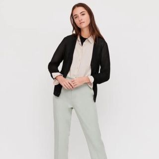 ユニクロ(UNIQLO)のユニクロ　ライトvネックカーディガン(カーディガン)