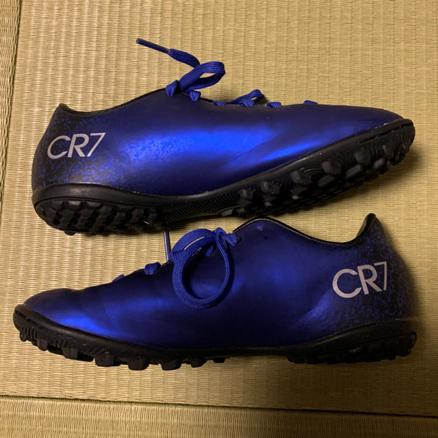 NIKE(ナイキ)のナイキ　サッカー　トレーニングシューズ　CR7  21.0cm スポーツ/アウトドアのサッカー/フットサル(シューズ)の商品写真