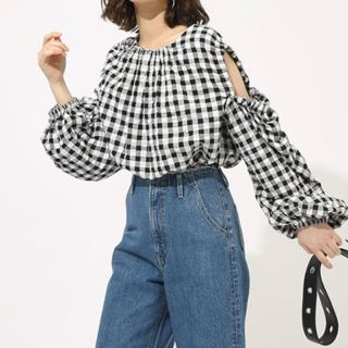 アズールバイマウジー(AZUL by moussy)の新品アズールバイマウジー★ギンガムチェックオープンショルダーブラウス(シャツ/ブラウス(長袖/七分))