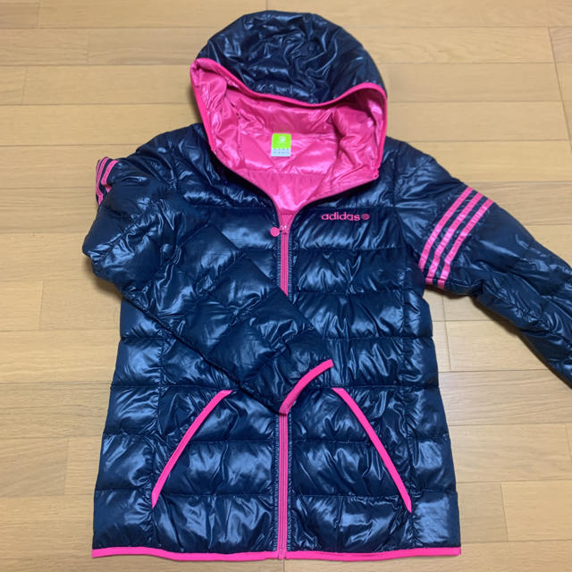 adidas(アディダス)のadidas ダウンジャケット  キッズ/ベビー/マタニティのキッズ服女の子用(90cm~)(ジャケット/上着)の商品写真