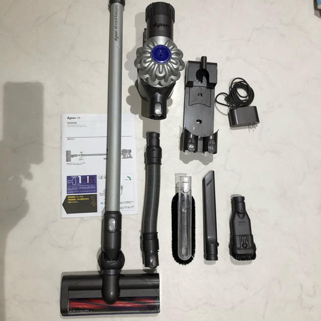 Dyson - ダイソン V6 DC62の通販 by まこと's shop｜ダイソンならラクマ