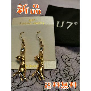 【新品】U7 綺麗なネコピアス　［ゴールド］(ピアス)