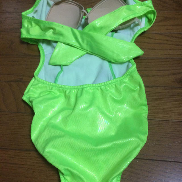 Body Glove(ボディーグローヴ)のボディグローブ蛍光色素敵な水着パレオ付き レディースの水着/浴衣(水着)の商品写真
