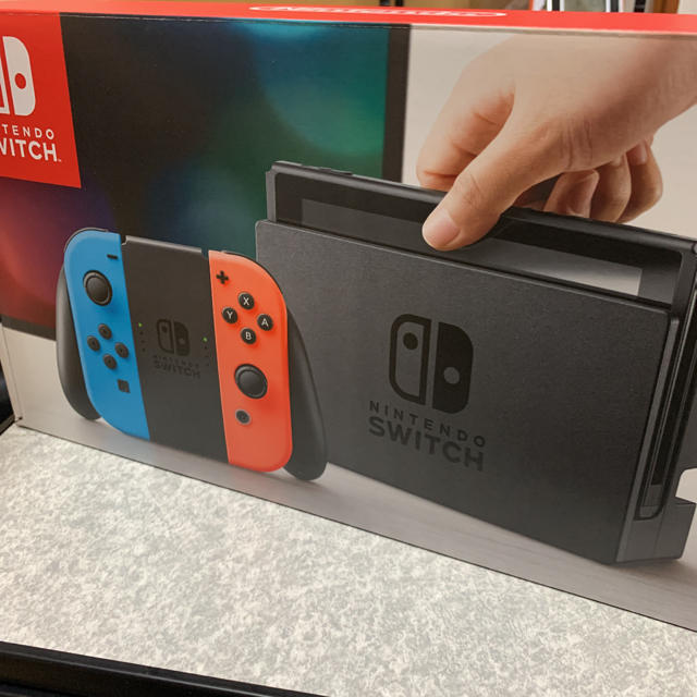 任天堂 Switch 本体 持ち運びケース付き