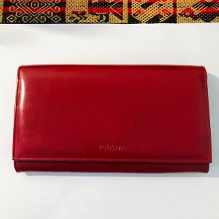 プラダ(PRADA)のPRADAの二つ折長財布 送料無料！早い者勝ち！ロゴ　レザー(財布)