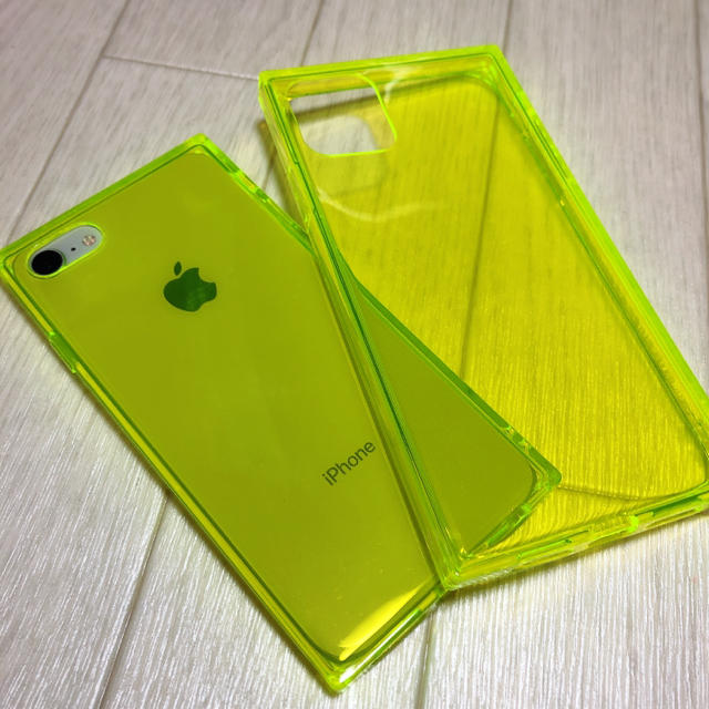 新品 蛍光色 iPhone8 ケース おしゃれ イエロー スマホ/家電/カメラのスマホアクセサリー(iPhoneケース)の商品写真