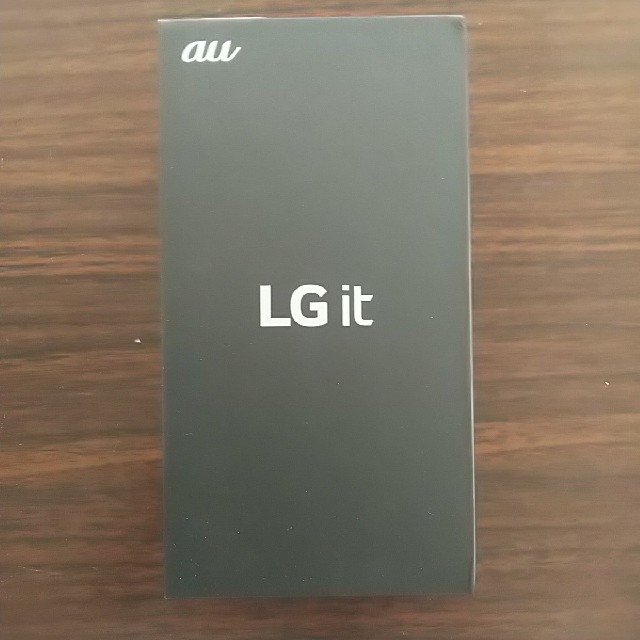 LG Electronics(エルジーエレクトロニクス)のau LG it（LGV36SWA）SIMロック解除済み スマホ/家電/カメラのスマートフォン/携帯電話(スマートフォン本体)の商品写真
