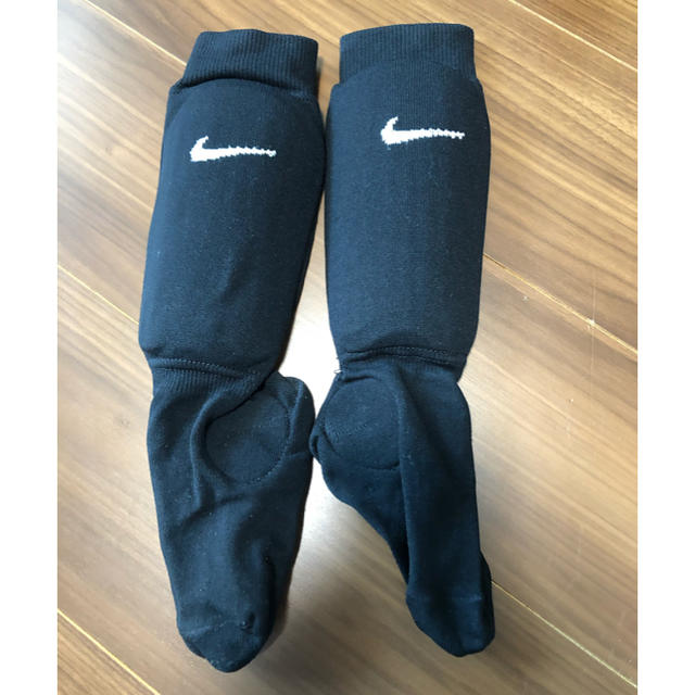 NIKE(ナイキ)のNIKE すね当て付ソックス　こども スポーツ/アウトドアのサッカー/フットサル(その他)の商品写真