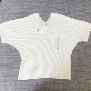 ユニクロ(UNIQLO)の【新品・未使用】ホワイト★3DコットンプリーツVネックセーター(ニット/セーター)