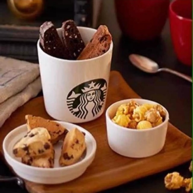 Starbucks Coffee(スターバックスコーヒー)の【非売品】スターバックス To Go Cup型 フードキャニスター インテリア/住まい/日用品のキッチン/食器(容器)の商品写真