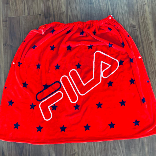 FILA(フィラ)のフィラ　FILA ラップタオル　丈90cm ふわもこ スポーツ/アウトドアのスポーツ/アウトドア その他(マリン/スイミング)の商品写真