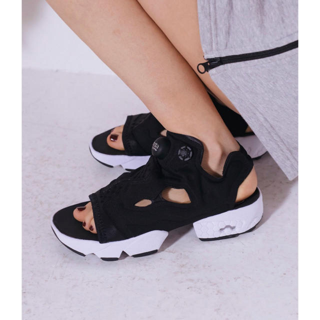 Reebok(リーボック)の♡ リーボック   インスタポンプフューリー  サンダル♡ 23㎝ レディースの靴/シューズ(サンダル)の商品写真