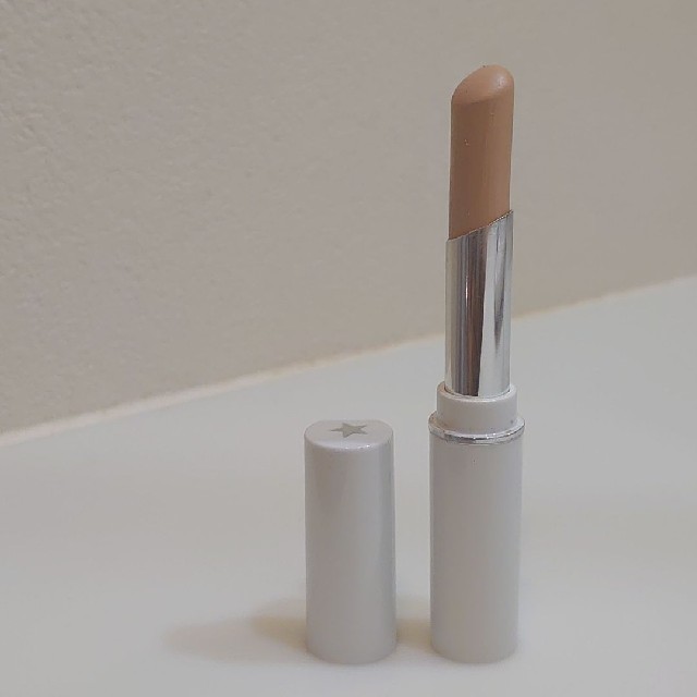 blanche etoile(ブランエトワール)の【blanche étoile】BRIGHTENING CONCEALER コスメ/美容のベースメイク/化粧品(コンシーラー)の商品写真