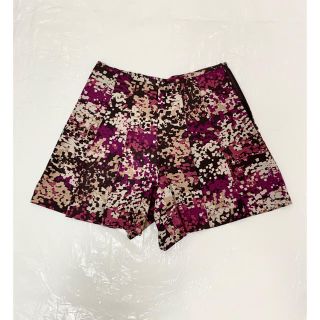 ジネス(Jines)のジネス　花柄 ショートパンツ(ショートパンツ)